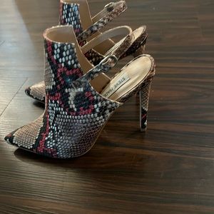 Steve Madden snake pumps